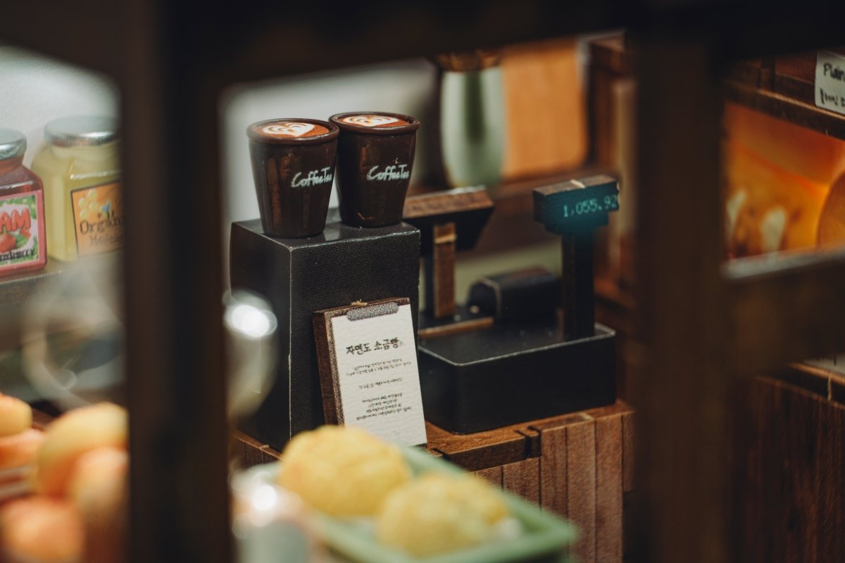 Showcase Your Creation: Decorating the Ikseon-dong Hanok Bakery Miniature House - Anavrin
