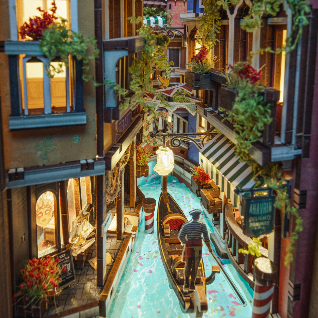 Midnight In Venezia Book Nook Kit