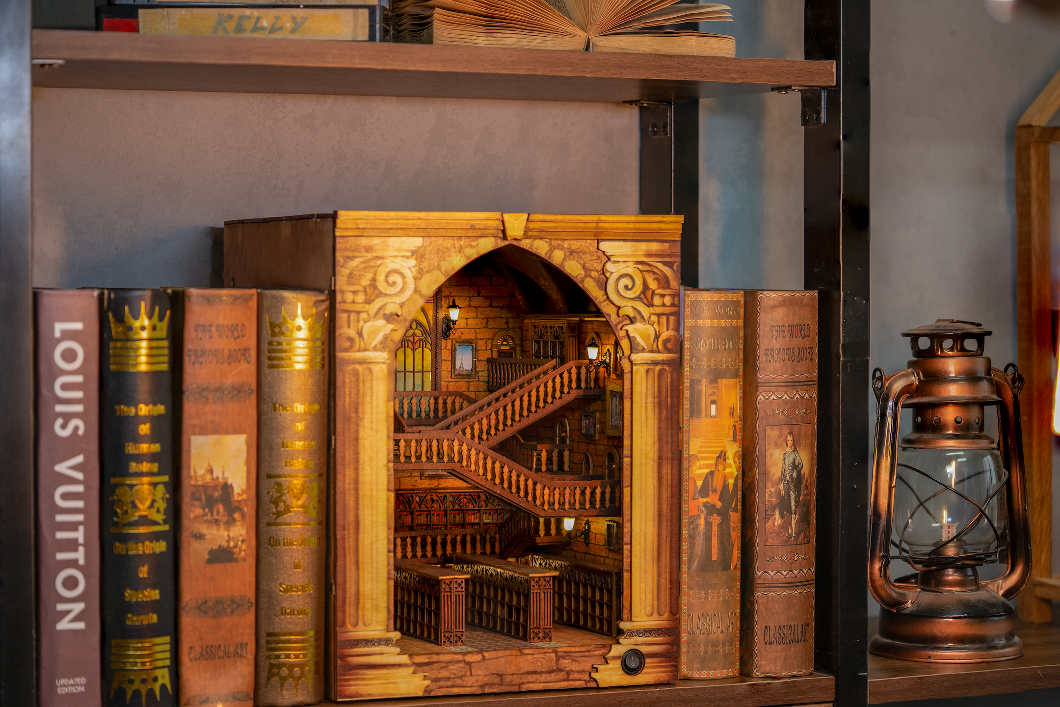 Grande bibliothèque Renaissance : la décoration parfaite pour votre étagère à livres