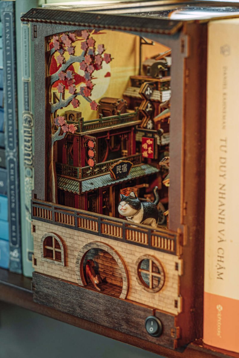 Cat Lovers’ Corner: 3 DIY Book Nooks Featuring Mini Cat Figurines - Anavrin