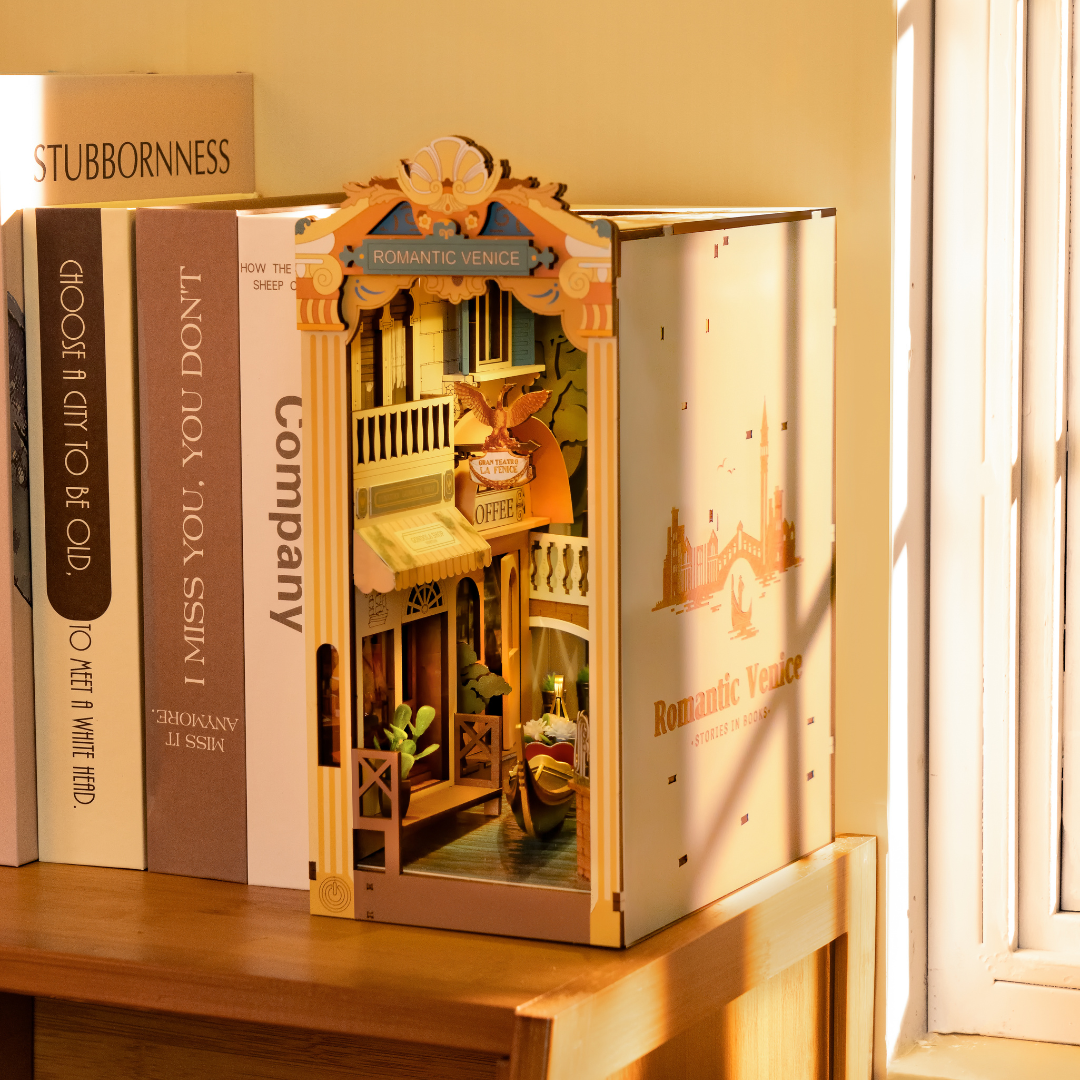 Romantic Venice DIY Book Nook | Anavrin