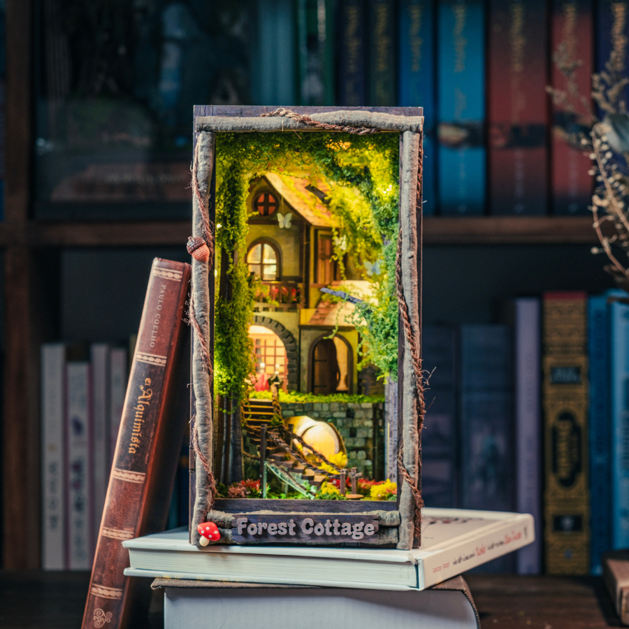Buchregal-Kit „Waldhäuschen“