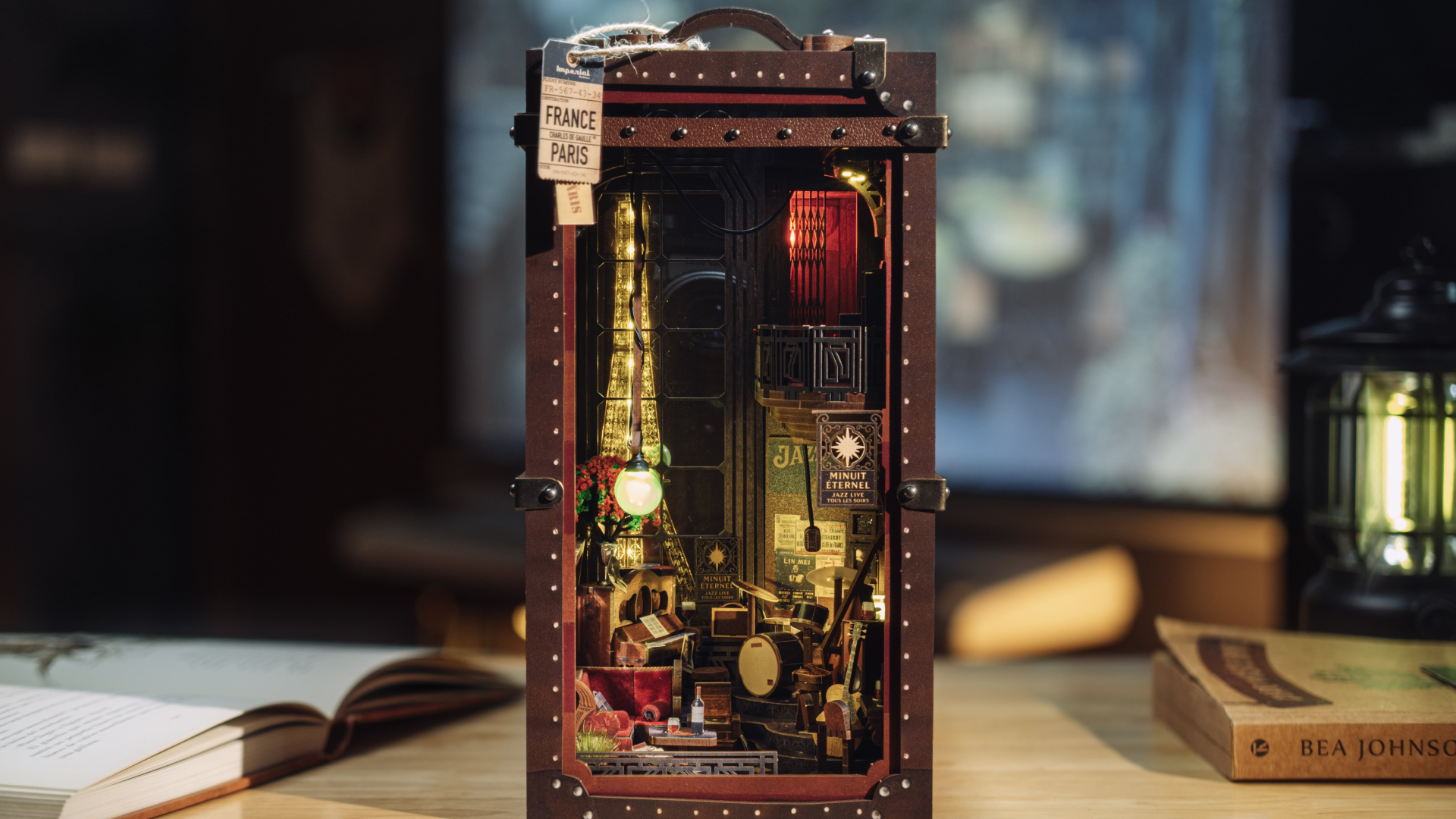 Załaduj wideo: Zestaw do samodzielnego montażu zakątka książkowego Eternal Midnight Paris