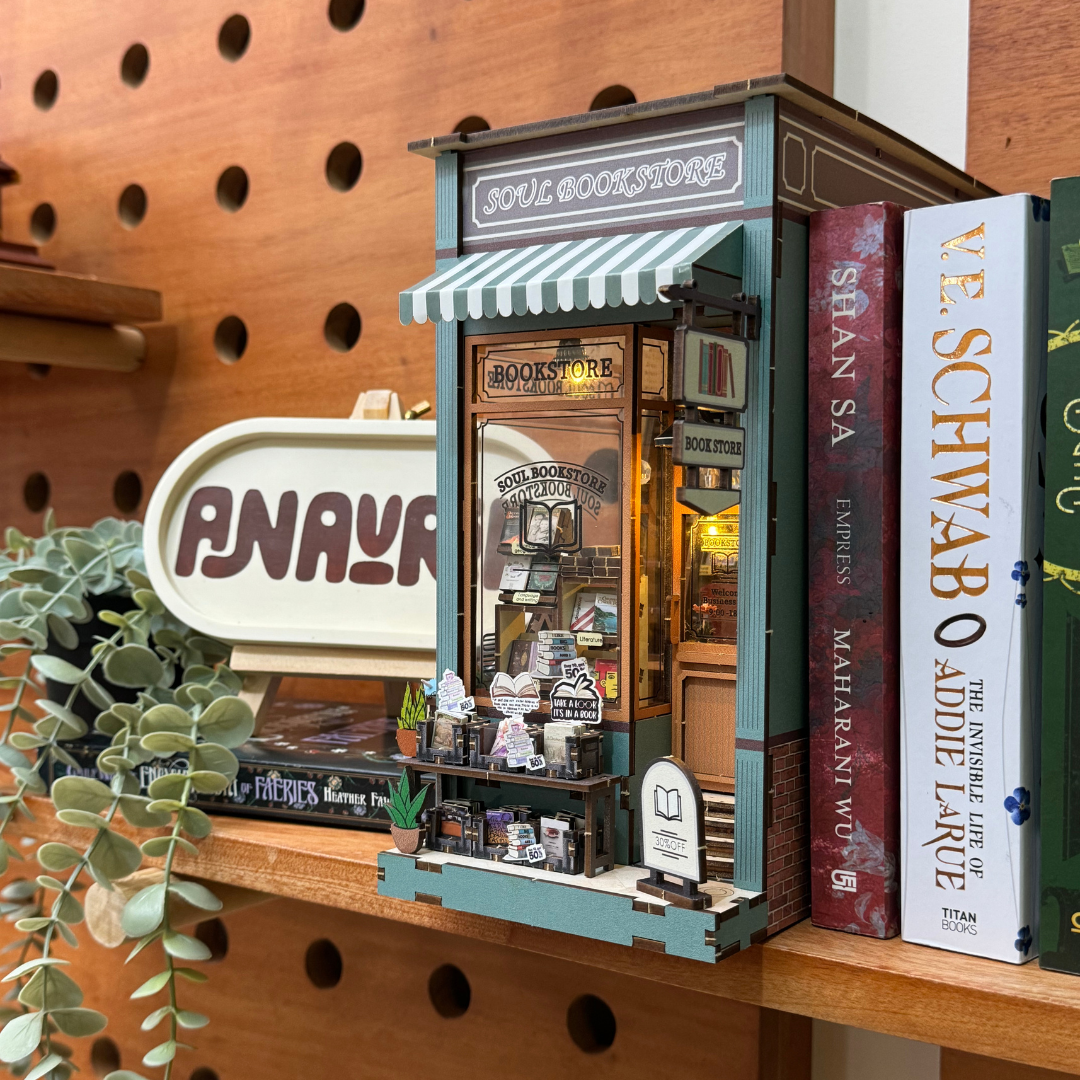 Angolo per libri fai da te della Soul Bookstore | Anavrin (carillon)