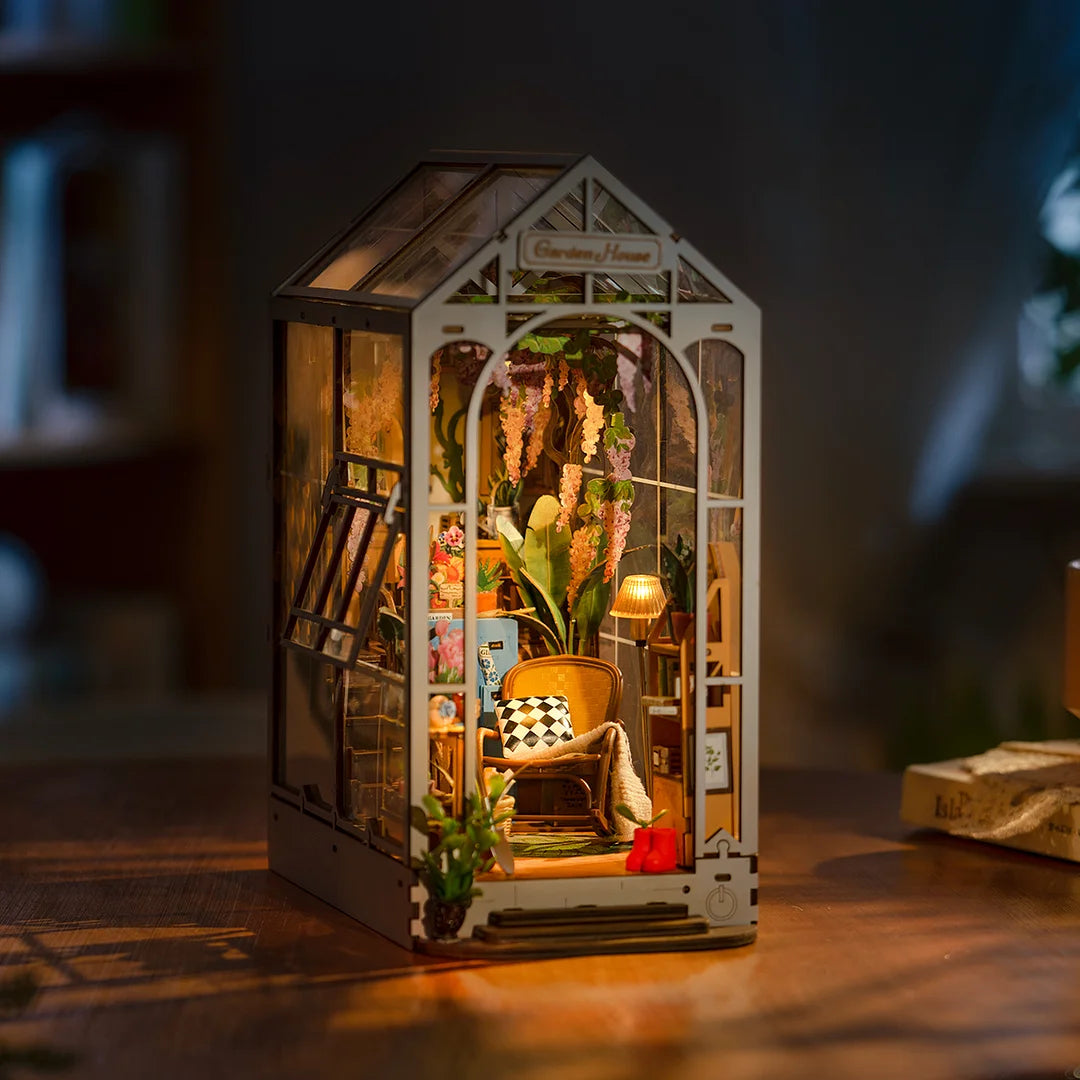 ByAnavrin Maison de jardin de vacances Book Nook DIY Book Nook Kit d'artisanat miniature