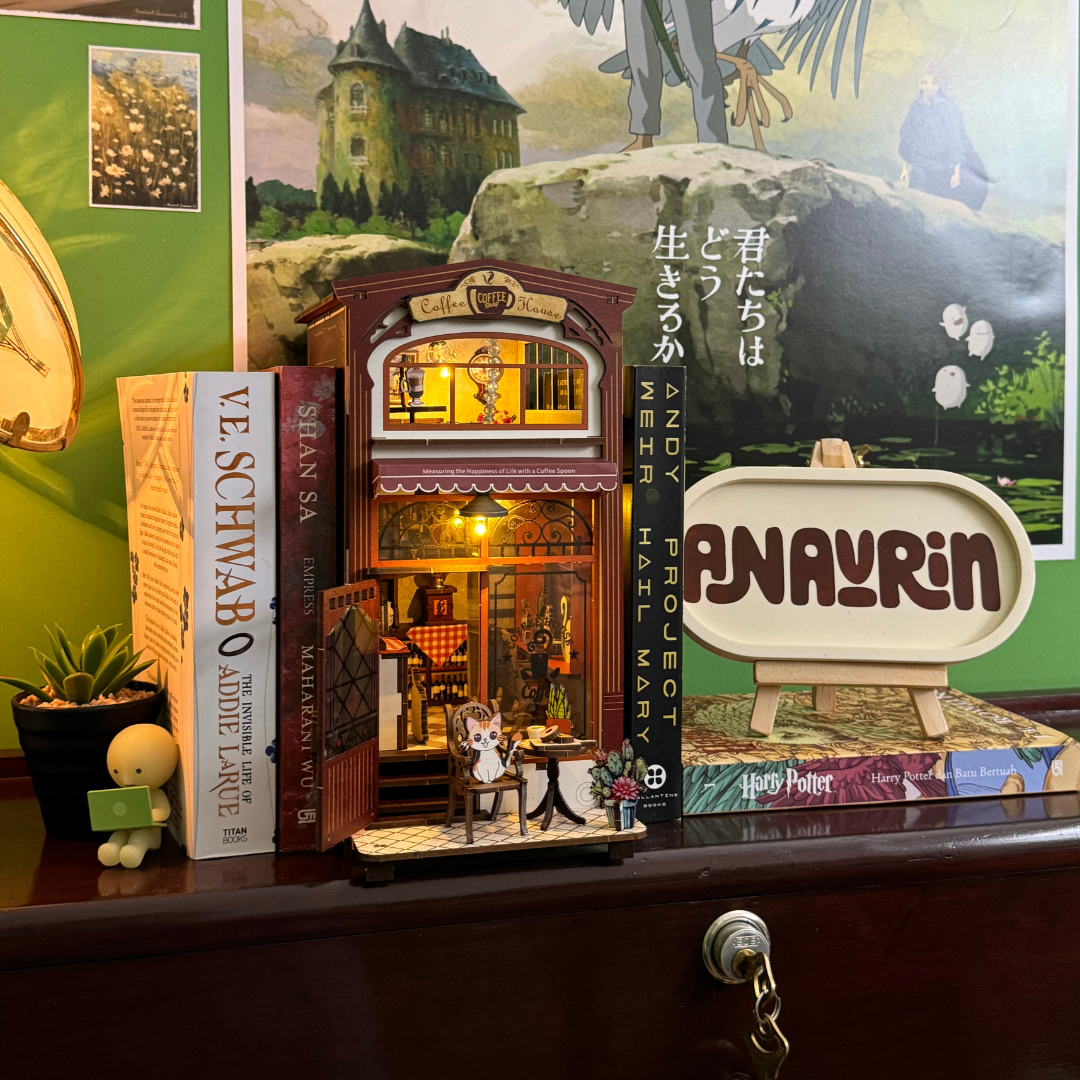 Coffee House DIY Book Nook | Anavrin (Music Box)