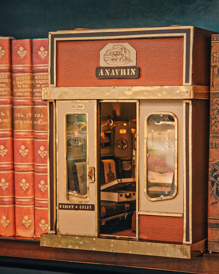 ByAnavrin Kit d'artisanat d'insertion d'étagère de coin de livre de cabine de train des années 1940