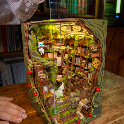 Cats Crossing Book Nook Kit