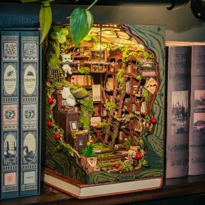 Cats Crossing Book Nook Kit