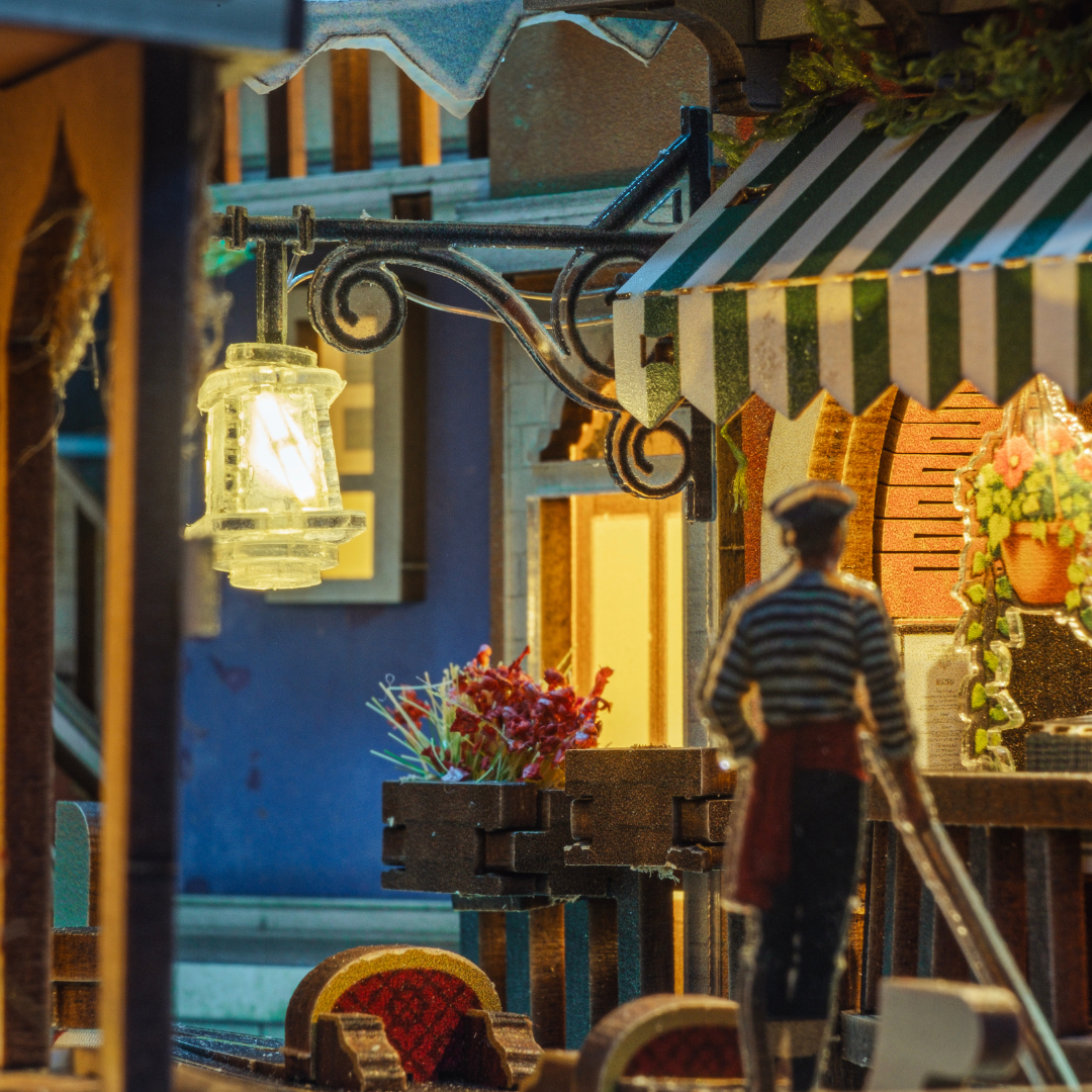Midnight In Venezia Book Nook Kit