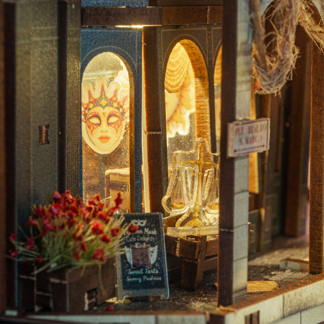Midnight In Venezia Book Nook Kit