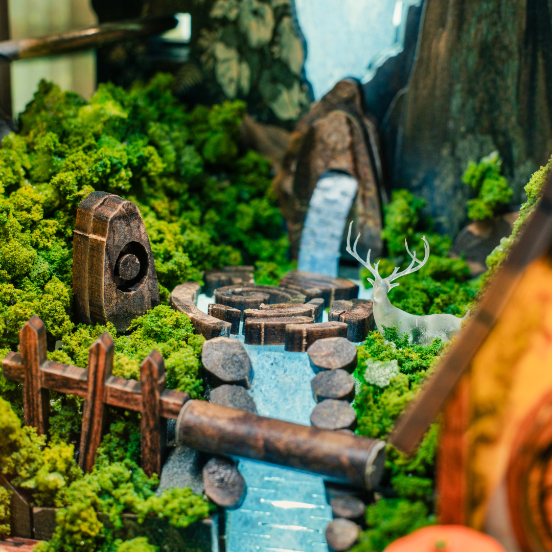 [Έρχεται Σύντομα - 31 Μαρτίου] Σετ Μινιατούρας Σπιτιού Whispering Hollow (Μουσικό Κουτί) | Έκδοση Συλλέκτη