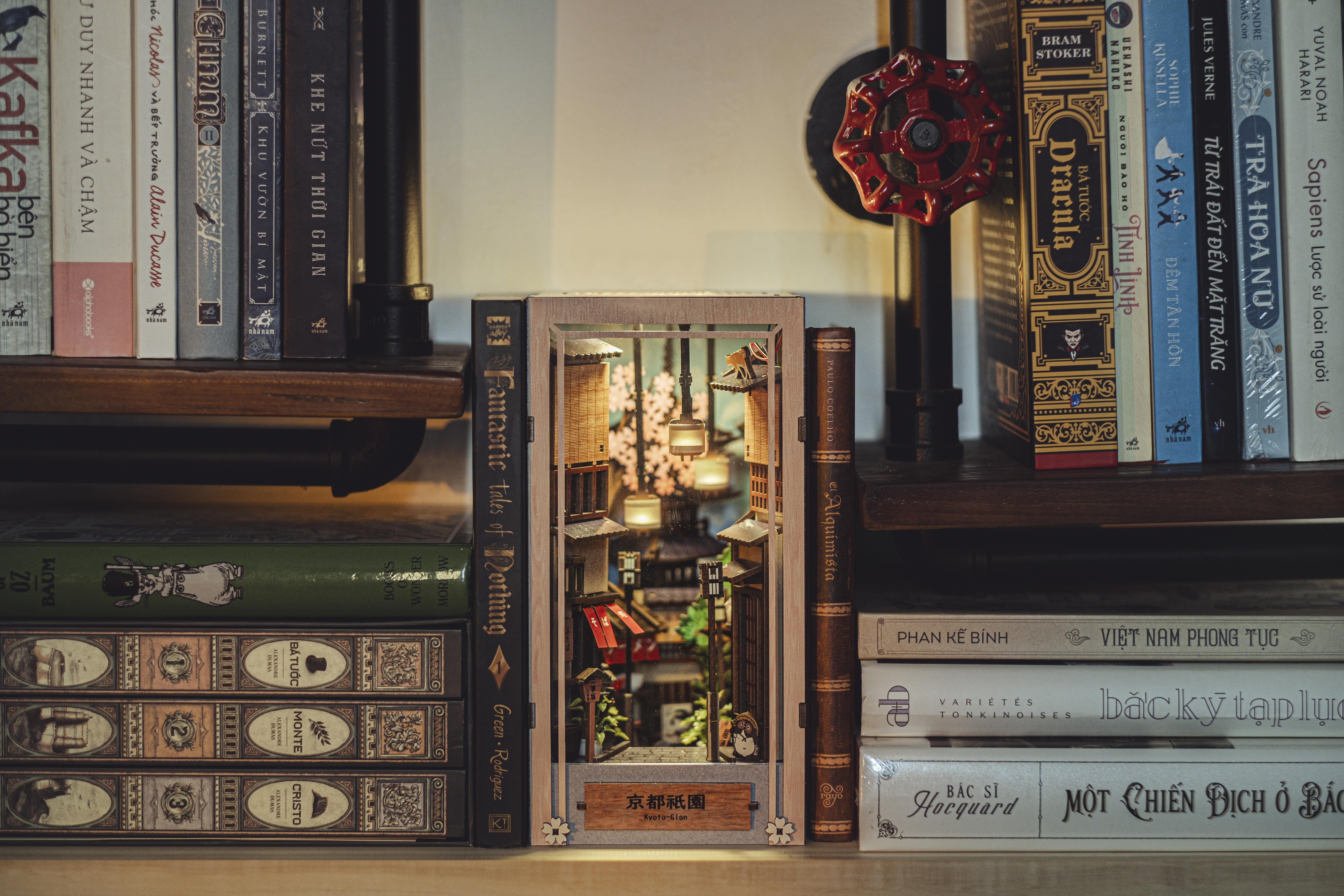 Charger la vidéo : Kyoto Gion DIY Book Nook Kit by Anavrin